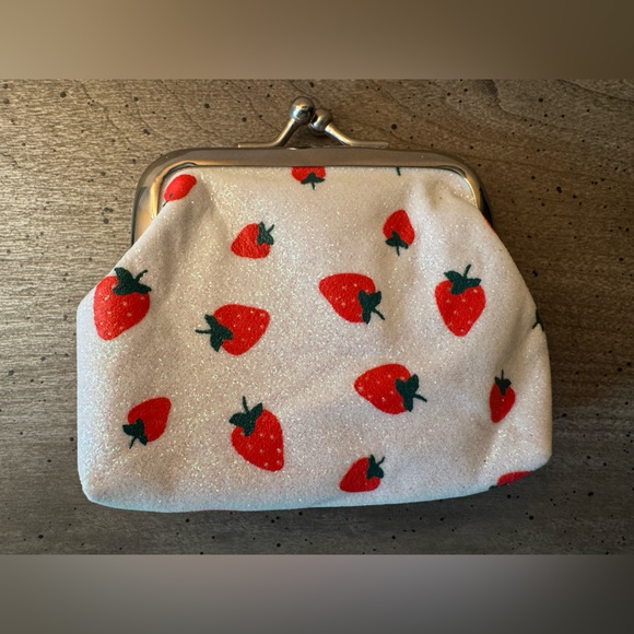 Strawberry Kiss Lock Coin Purse - Picture 3 of 4